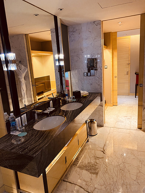 LE MERIDIEN