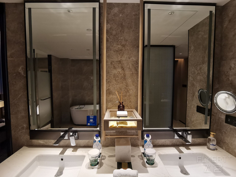 549f5a24a377c3b6.jpg