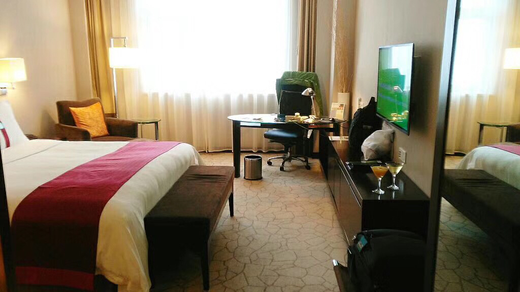 ʤŻ  ۶λõHoliday Inn