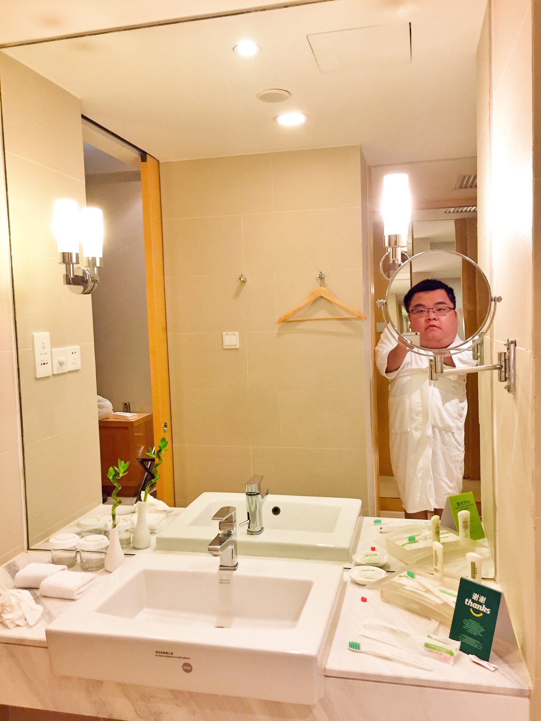 ʤŻ  ۶λõHoliday Inn
