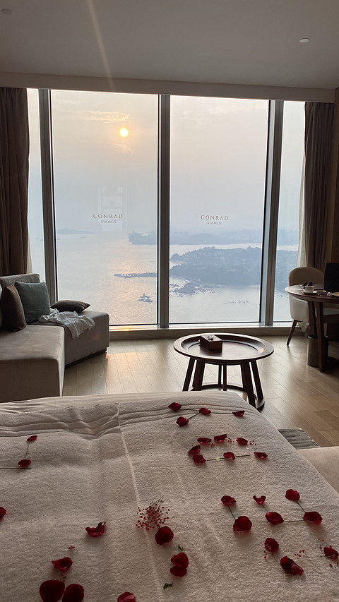 大海与鼓浪屿尽收眼底之云上厦门康莱德酒店