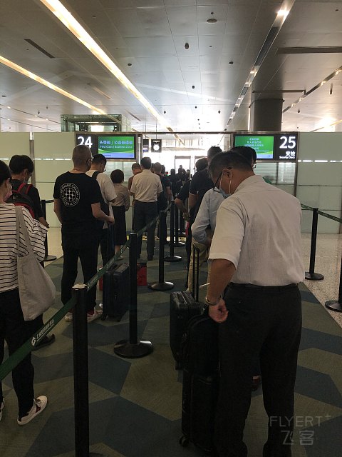 一大早的虹桥T2 cip人多到不行，还是21m才靠得住