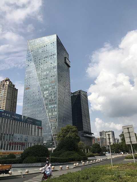 白金会员，预定的乞丐房，升级到行政套，送了水果和免费儿童冰激凌