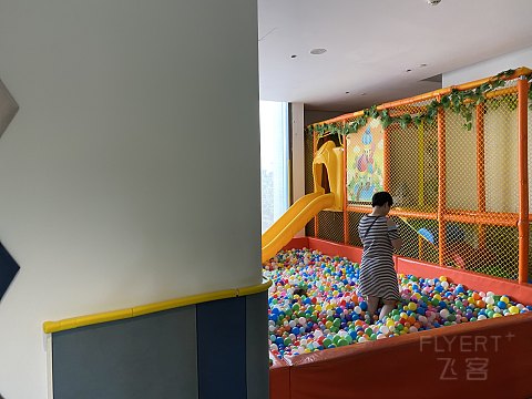160913SRQUGAYUHEQXXAFR.png