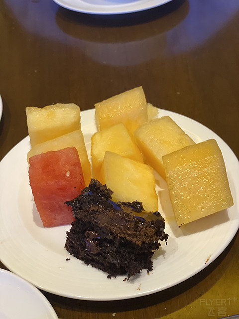 白金订普通房升级活力客房，28楼角房视野好，早餐一般般但是吃饱没问题，酒廊不错（暂时在二层）