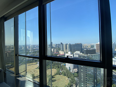 白金订普通房升级活力客房，28楼角房视野好，早餐一般般但是吃饱没问题，酒廊不错（暂时在二层）