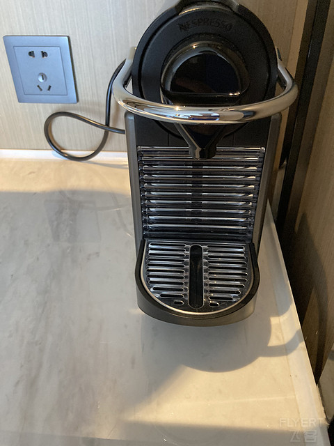 给金卡升套的深圳联投东方万怡酒店