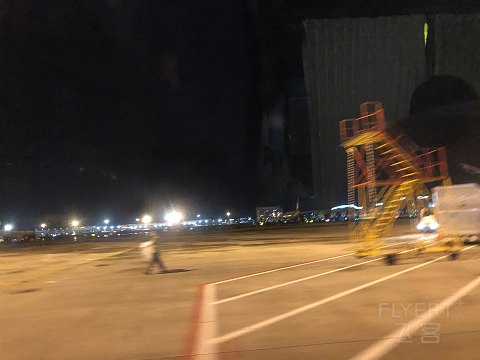 延误五小时的上海经深圳回香港 ZH9512公务舱体验