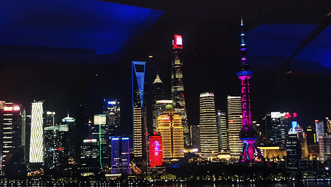 不能免俗，上海W，人多到爆