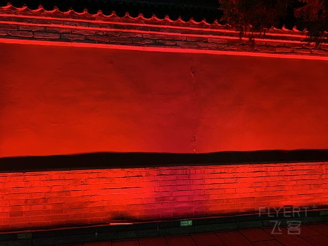 真的太差劲的香格里拉酒店了，酒店拒绝收外卖，设备老旧、服务态度不满意