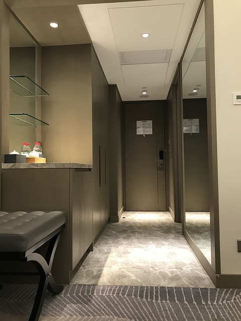 新装修的，位置离解放碑很近，早餐我很喜欢，比较清淡