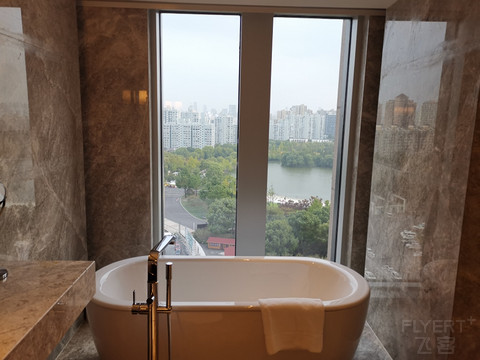 【解锁故事 发现美好】改观了对万豪的看法，上海宝华万豪行政套房和行政房体验#金秋畅游#