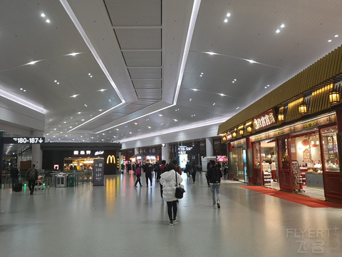 海南航空 HU7888 南京--十堰--乌鲁木齐 公务舱