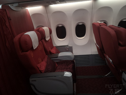 海南航空 HU7888 南京--十堰--乌鲁木齐 公务舱