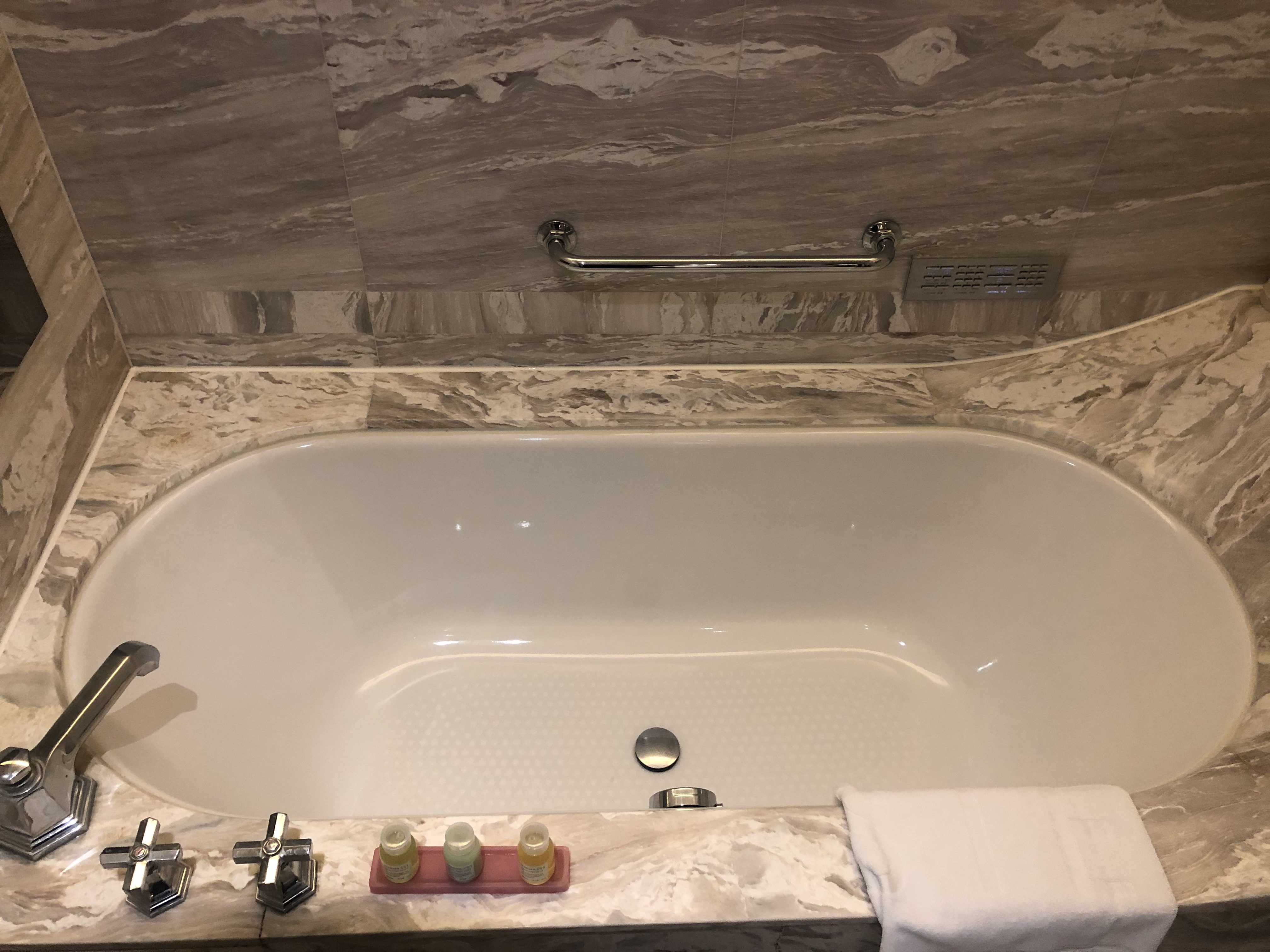 W  hotelס