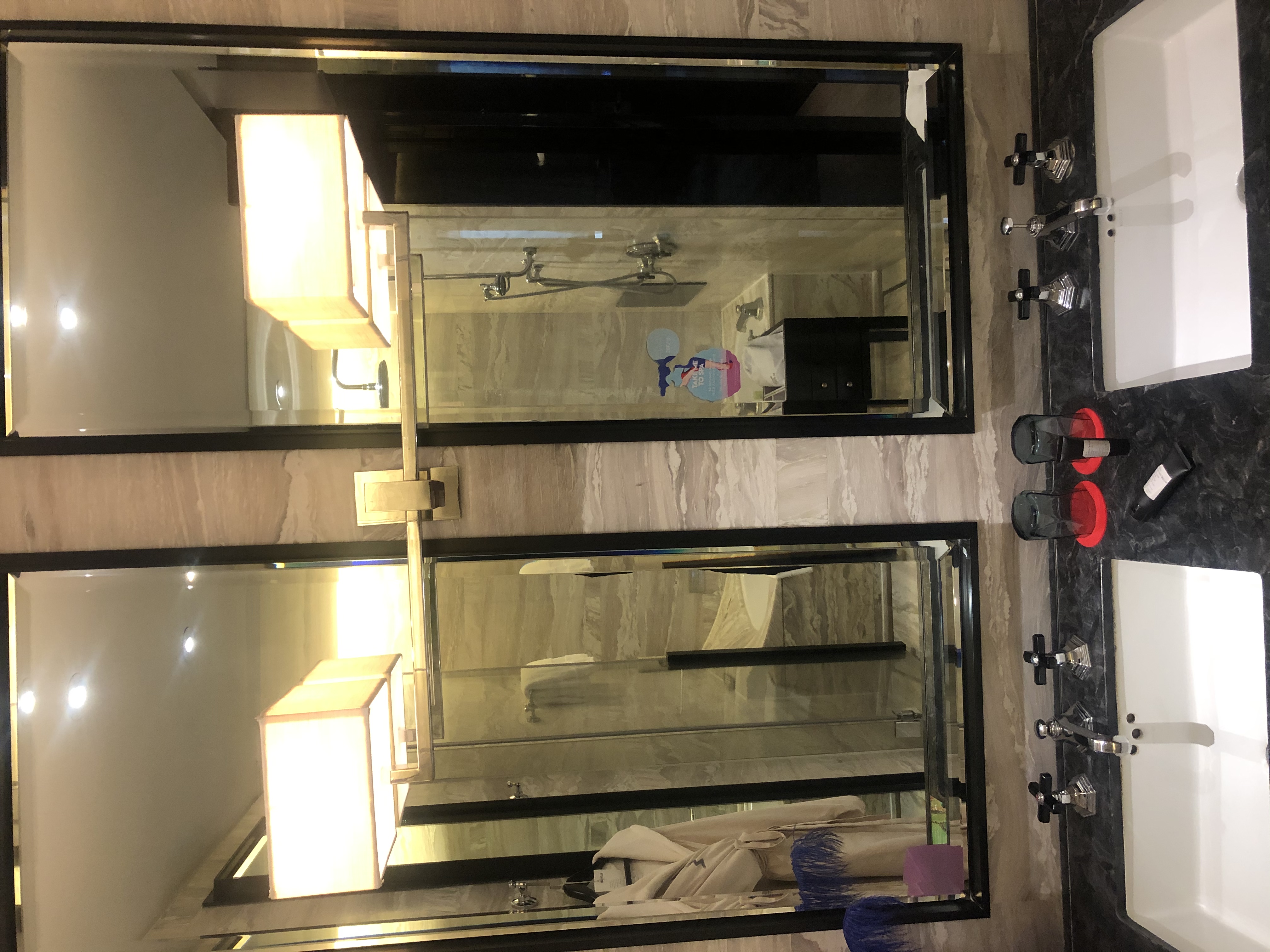 W  hotelס