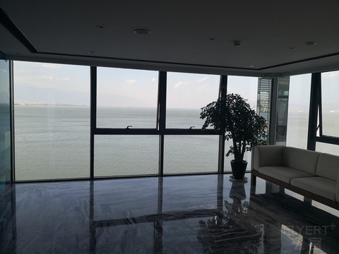 冬日体验大理英迪格酒店—床很舒服，偏硬，喜欢