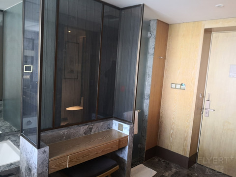 冬日体验大理英迪格酒店—床很舒服，偏硬，喜欢