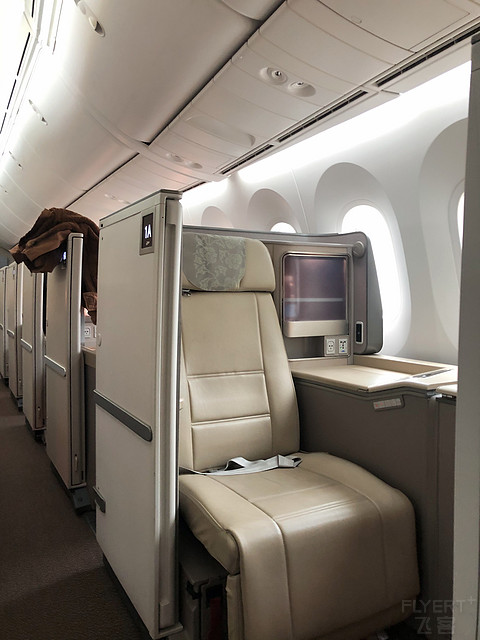MU567|PVG-SIN B787-9公务舱