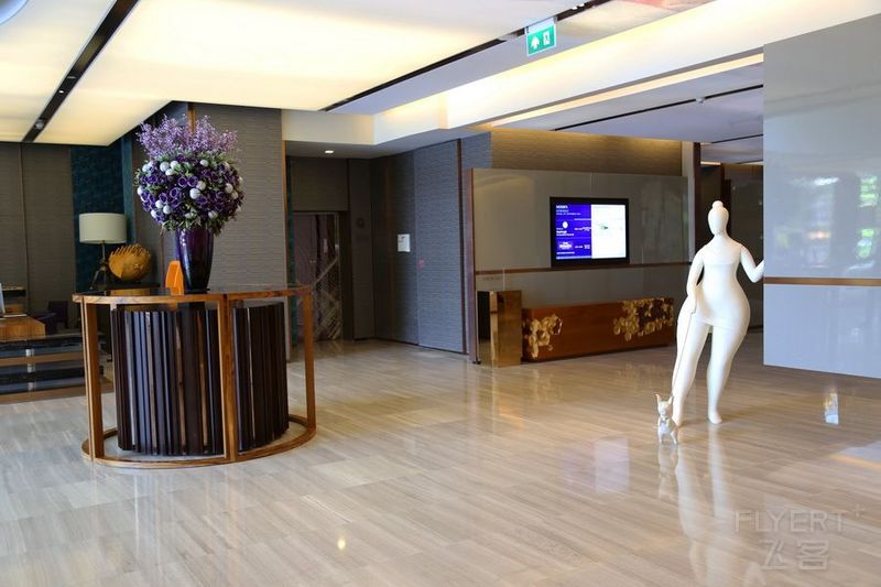 Bangkok--Hilton Bangkok Sukhumvit Lobby (14).JPG