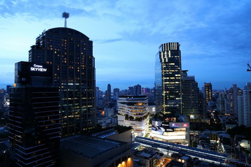 Bangkok--Hilton Bangkok Sukhumvit Swimming Pool (14).JPG