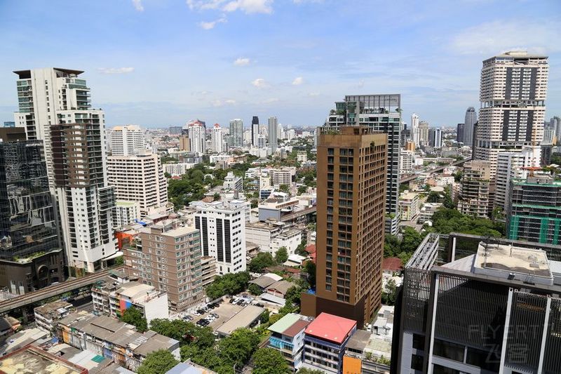 Bangkok--Hilton Bangkok Sukhumvit Swimming Pool View (3).JPG