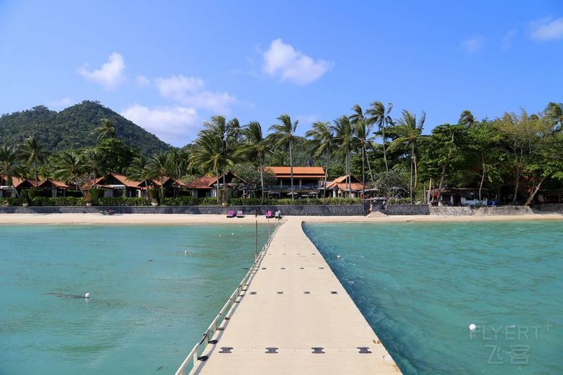 Koh Samui--Le Meridien Koh Samui Resort and Spa Beach Area (17).JPG