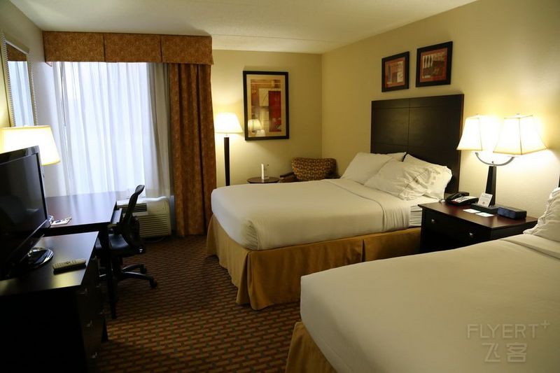 Virginia--Holiday Inn Express & Suite Woodstock Guestroom (1).JPG