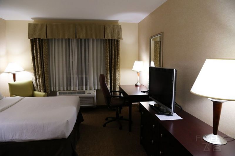 Virginia--Holiday Inn Winchester SE-Historic Gateway Guestroom (2).JPG