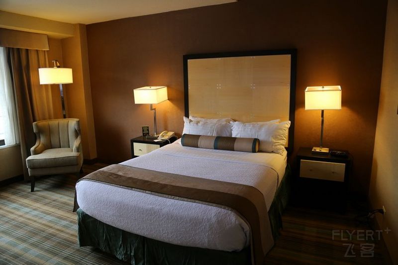 New York--Holiday Inn Midtown--Guestroom (4).JPG