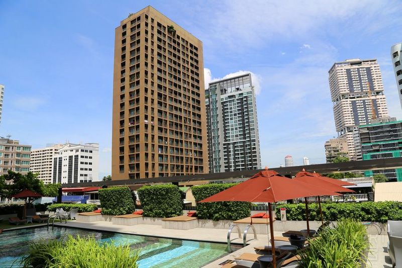 Bangkok--Doubletree by Hilton Bangkok Sukhumvit Swimming Pool (2).JPG