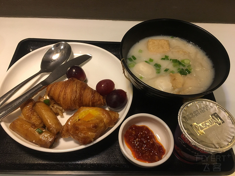 Skyteam Lounge Food.jpg