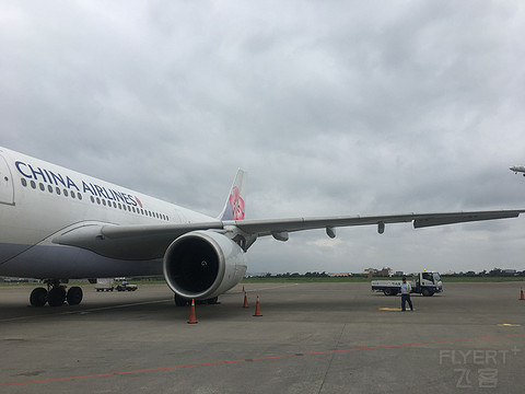中华航空：HKG-TPE 超短途航班商务舱飞行报告