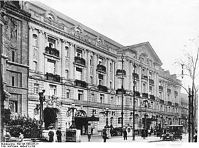 290px-Bundesarchiv_Bild_146-1989-028-23,_Berlin,_Hotel_Esplanade.jpg