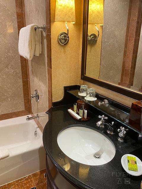 21pics/年初旧金山洲际Mark Hopkins单卧套房入住