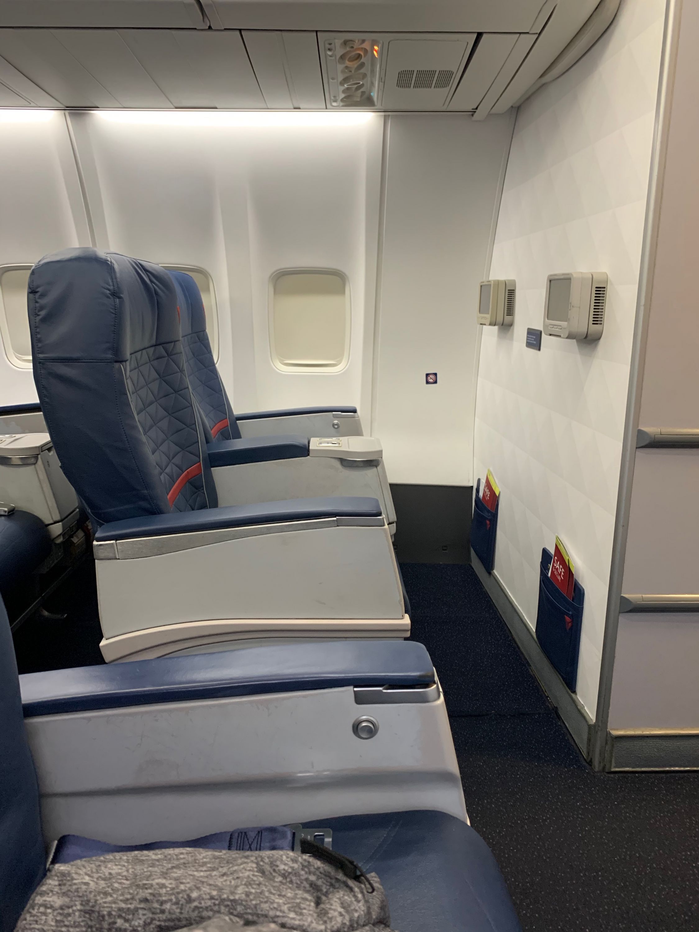 棬BOS-JFK-ATL-TLH Delta Comfort+ ò