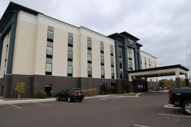 Wisconsin--Hampton Inn Superior Duluth Exterior.JPG