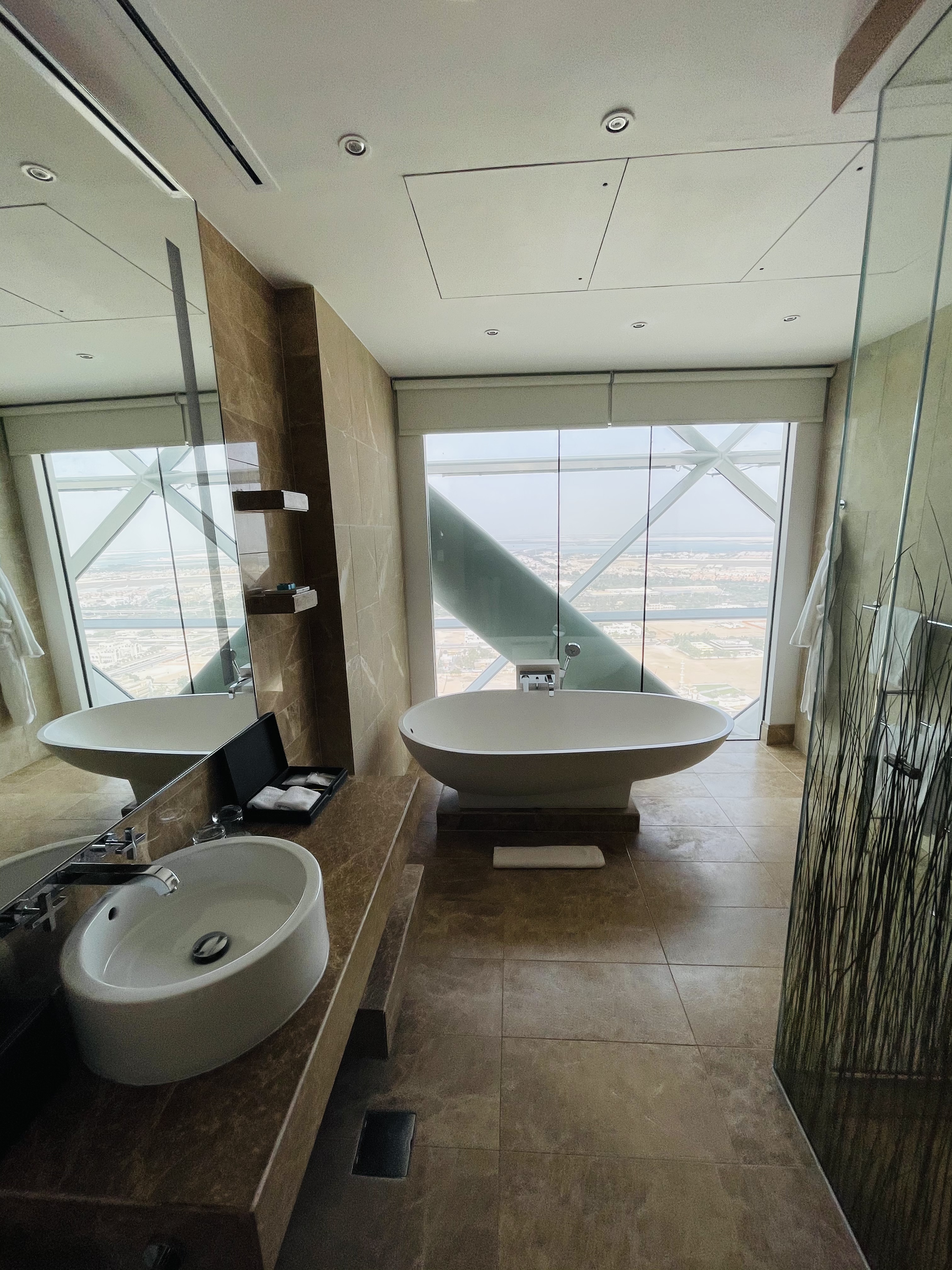 -Andaz Capital Gate, Abu Dhabi - Deluxe room ڼס