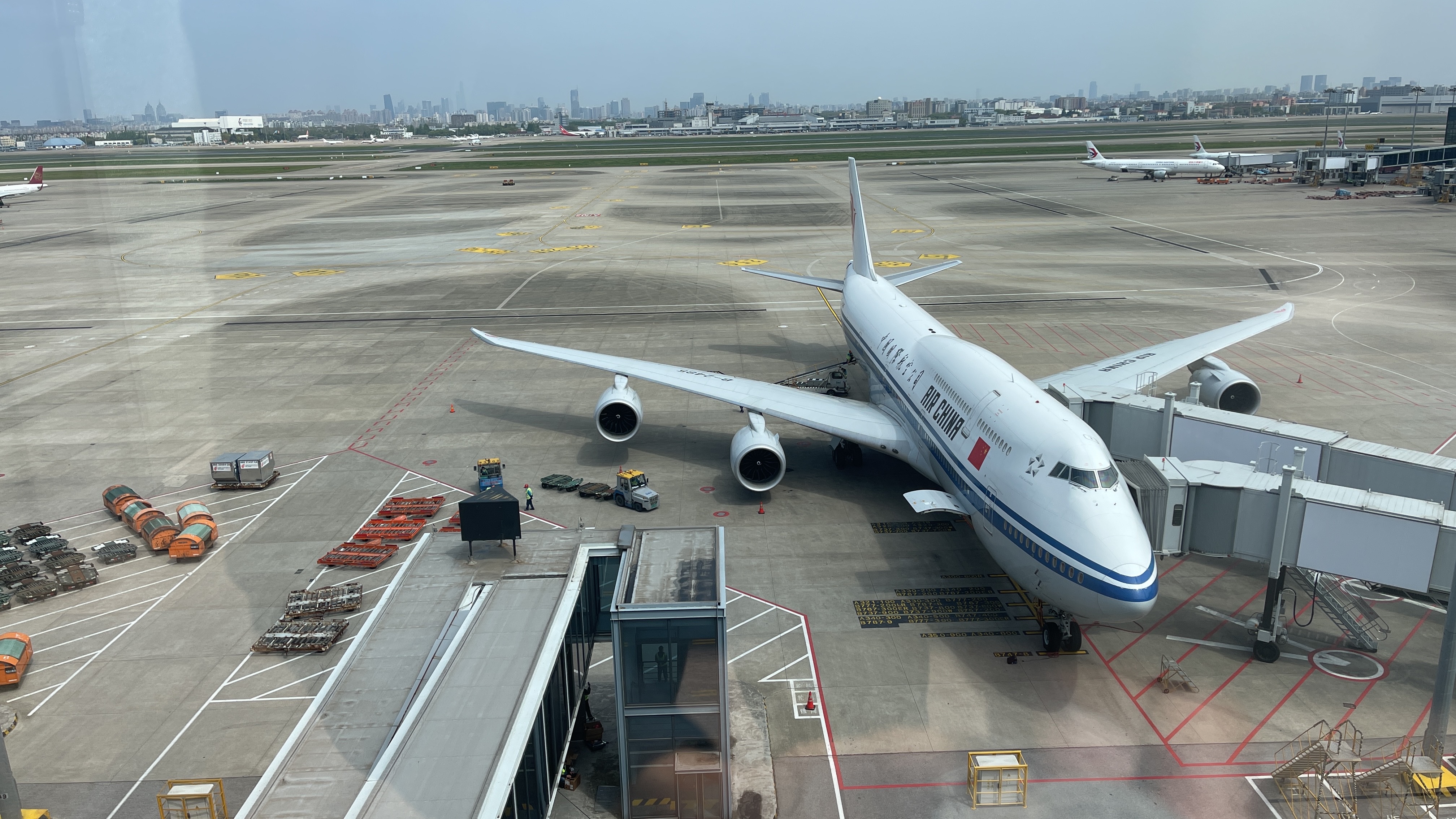 ܿŮB747-8ͬʱͣţB2485B2486жʱûг747......