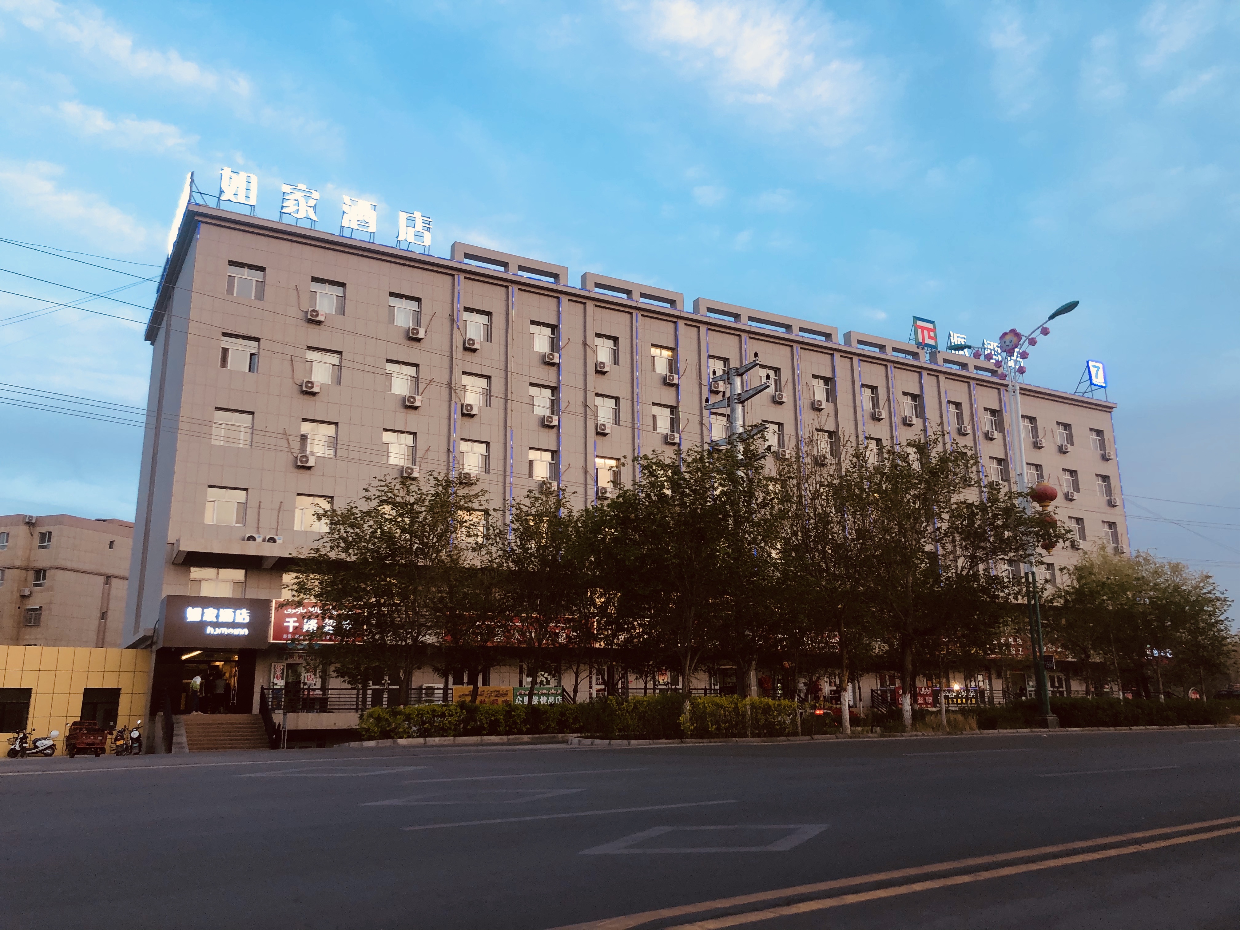 ɾƵꡤ³пѷ㳡СȪ· Pie Hotel
