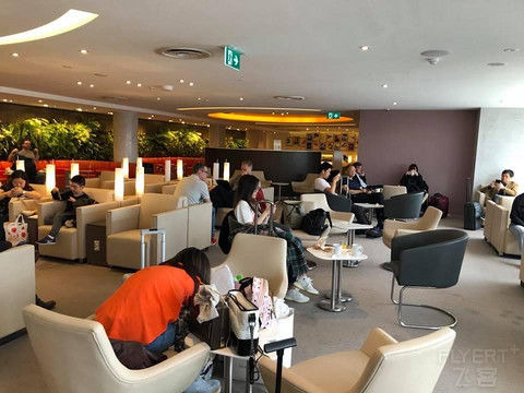 以前正常日子的飞行记录 搭乘**33H公务舱由悉尼飞往武汉