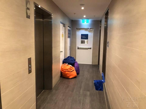 以前正常日子的飞行记录 搭乘**33H公务舱由悉尼飞往武汉