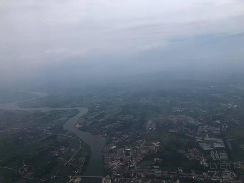 以前正常日子的飞行记录 搭乘**33H公务舱由悉尼飞往武汉
