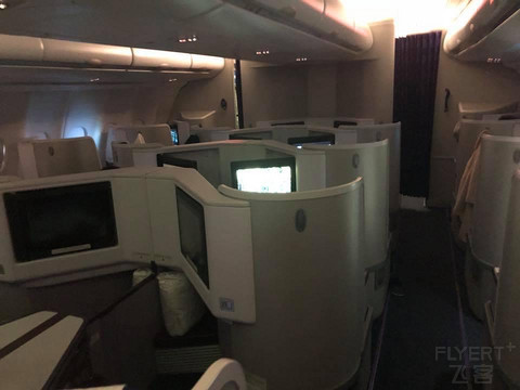 以前正常日子的飞行记录 搭乘**33H公务舱由悉尼飞往武汉