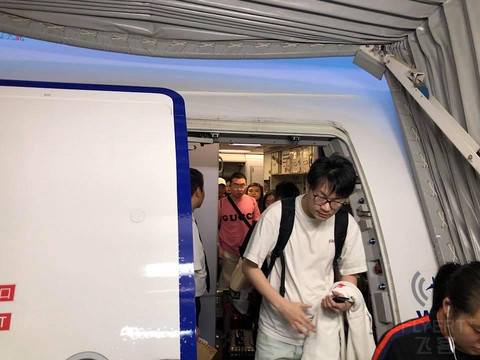 以前正常日子的飞行记录 搭乘**33H公务舱由悉尼飞往武汉