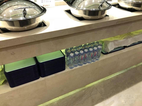 以前的简单记录 第一次经历航班长时间延误 搭乘**国内头等舱由武汉前往杭州