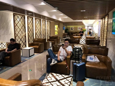 以前的简单记录 第一次经历航班长时间延误 搭乘**国内头等舱由武汉前往杭州