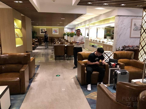 以前的简单记录 第一次经历航班长时间延误 搭乘**国内头等舱由武汉前往杭州