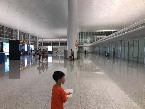 以前的简单记录 第一次经历航班长时间延误 搭乘**国内头等舱由武汉前往杭州