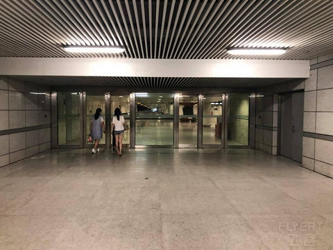 以前的简单记录 第一次经历航班长时间延误 搭乘**国内头等舱由武汉前往杭州